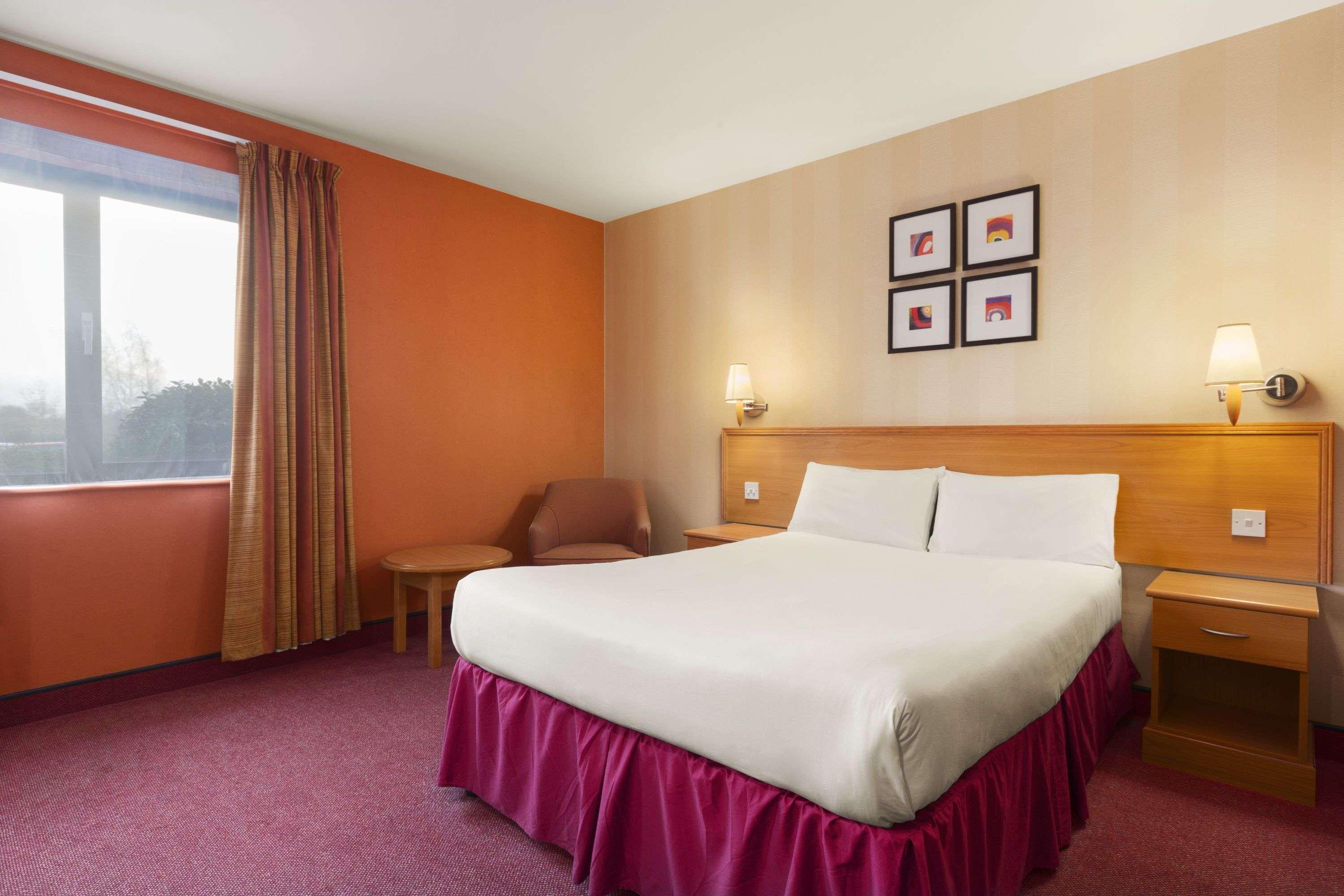 Days Inn Stevenage North Baldock Eksteriør billede