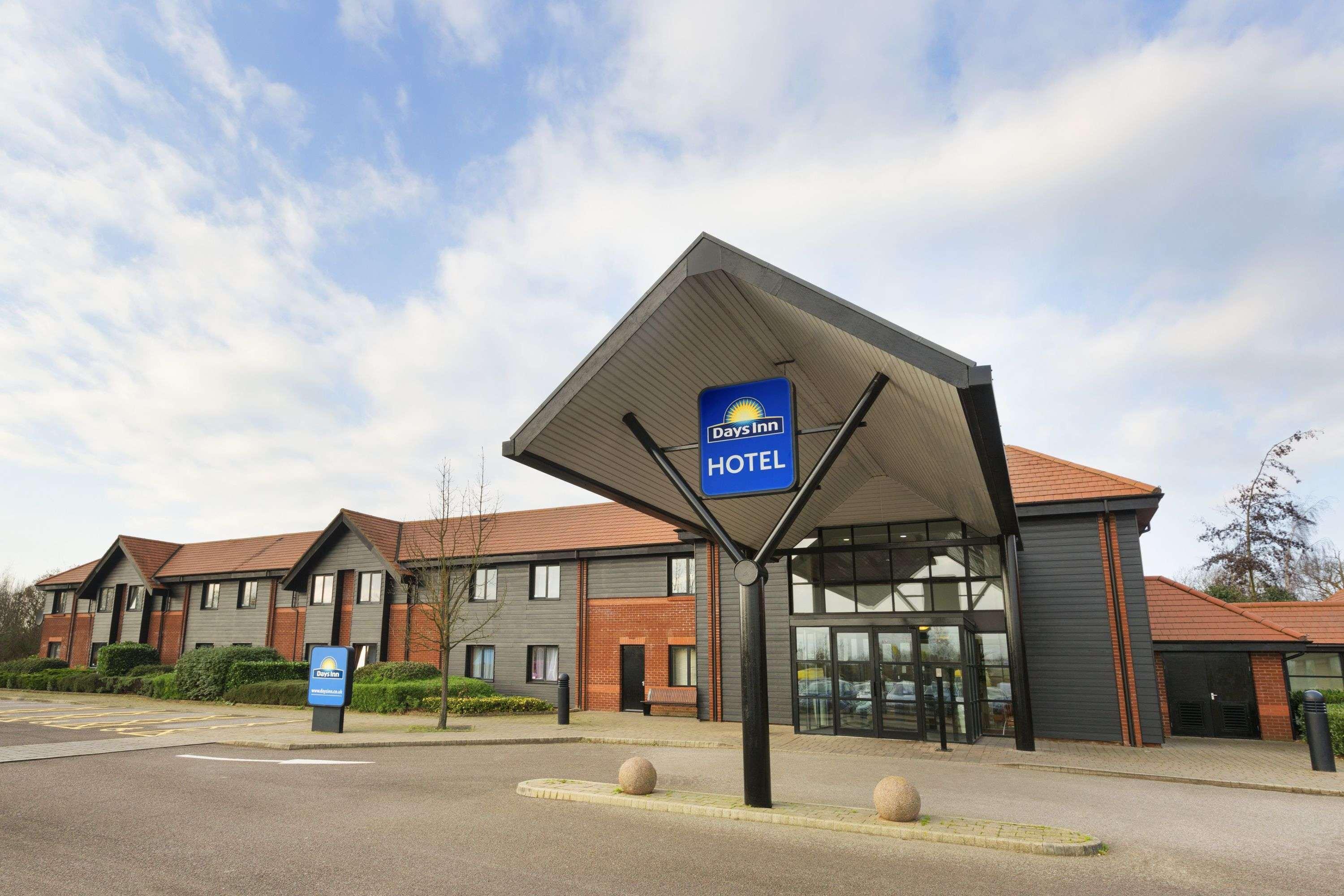Days Inn Stevenage North Baldock Eksteriør billede