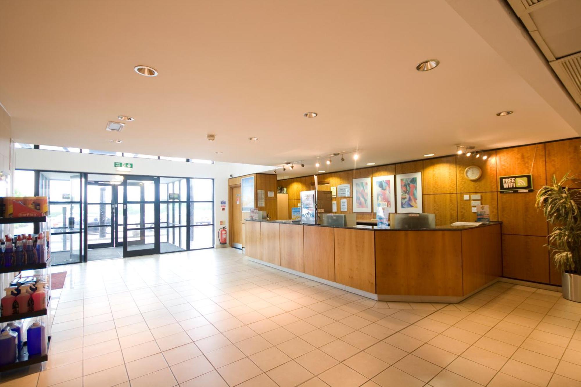Days Inn Stevenage North Baldock Eksteriør billede