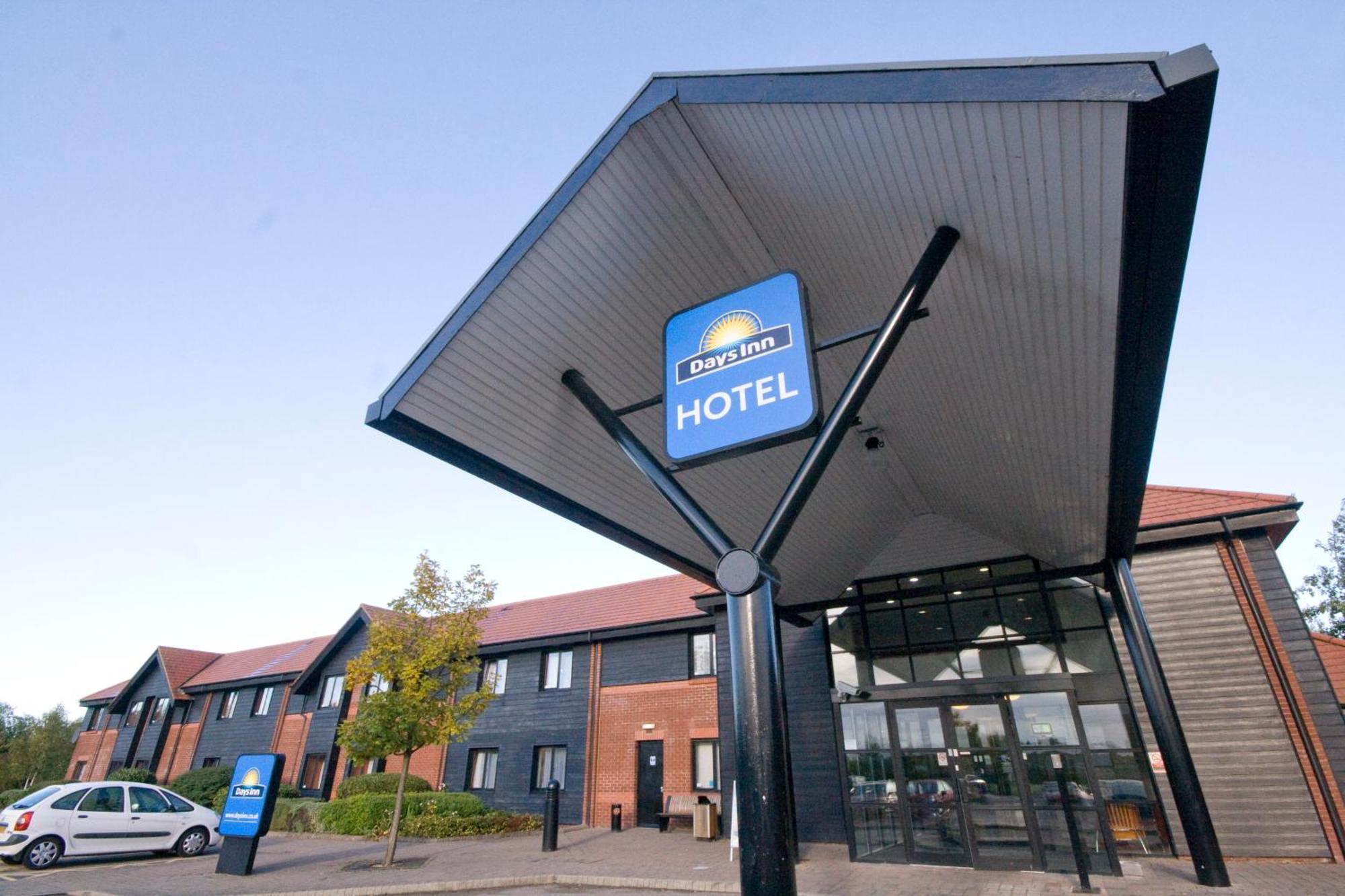 Days Inn Stevenage North Baldock Eksteriør billede