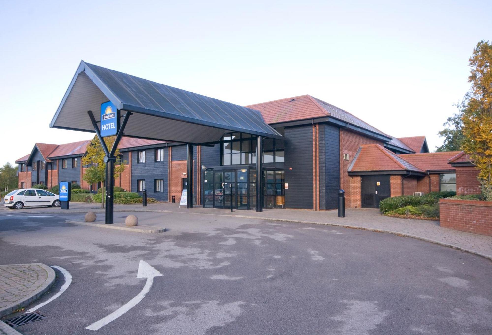 Days Inn Stevenage North Baldock Eksteriør billede