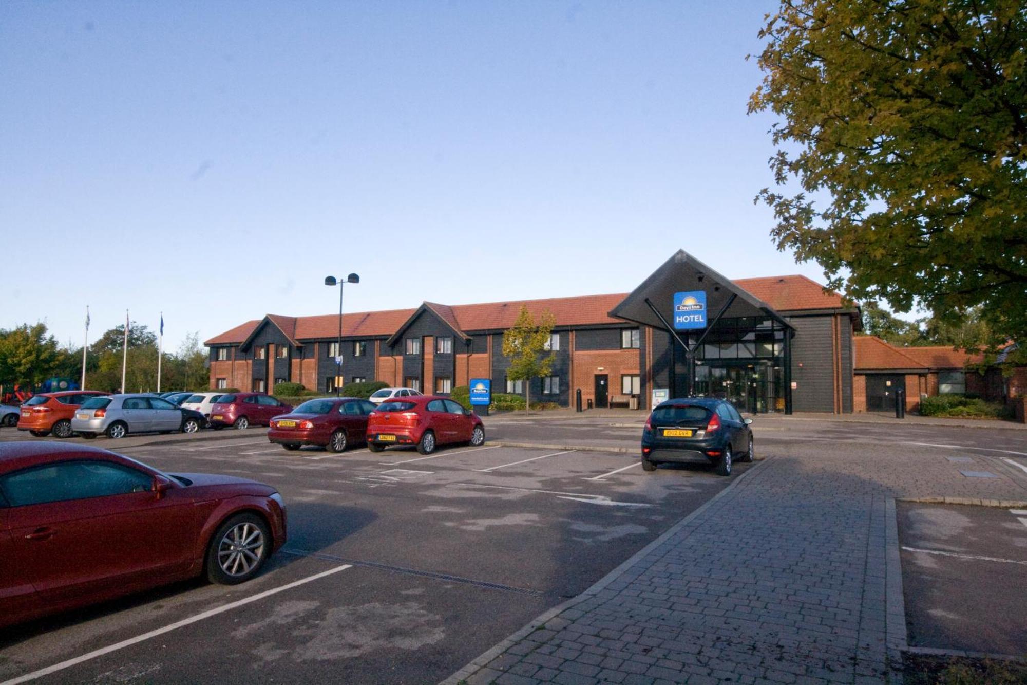 Days Inn Stevenage North Baldock Eksteriør billede