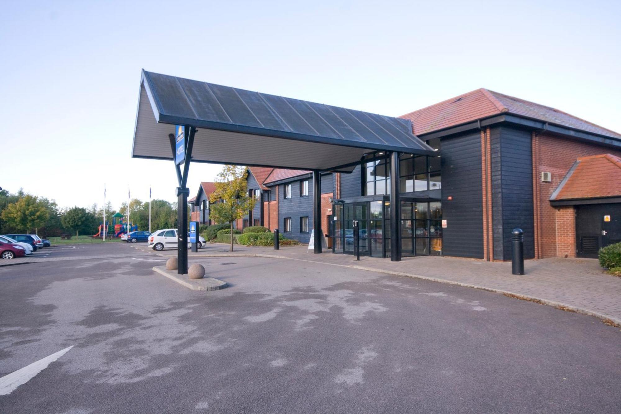Days Inn Stevenage North Baldock Eksteriør billede