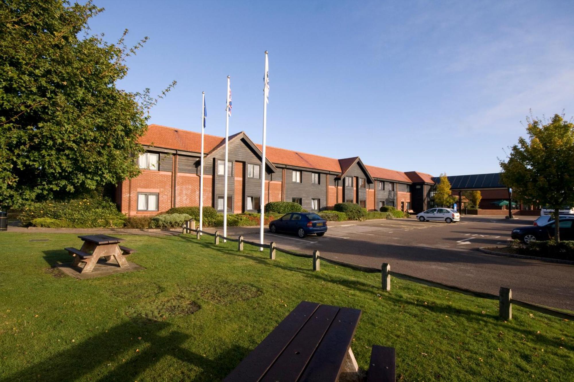 Days Inn Stevenage North Baldock Eksteriør billede